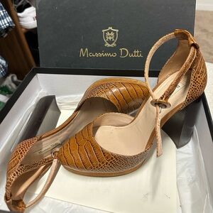 Leather salon platform crocodile print